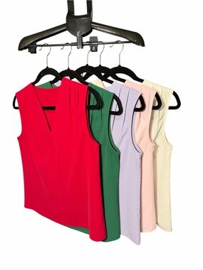 Lot of (5) women’s Sleeveless V-Neck Shell Top, size small